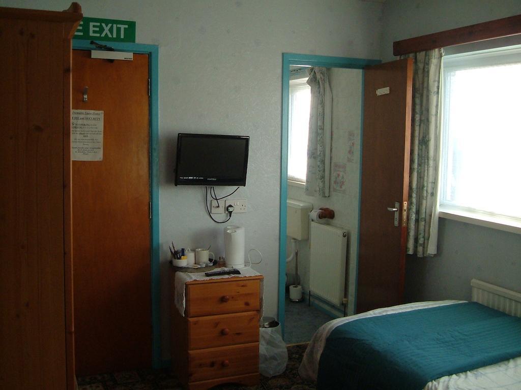 Tremains Guest House Bridgend  Δωμάτιο φωτογραφία