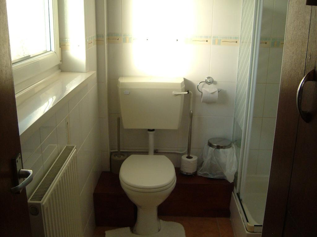 Tremains Guest House Bridgend  Δωμάτιο φωτογραφία