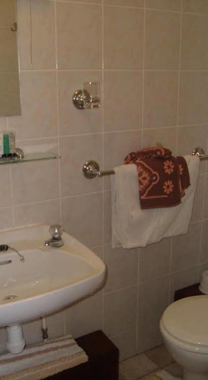 Tremains Guest House Bridgend  Εξωτερικό φωτογραφία