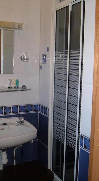 Tremains Guest House Bridgend  Εξωτερικό φωτογραφία